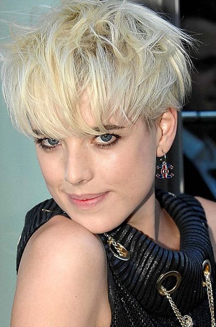 up to have their hair cropped into a peroxide blonde'Agy' Agyness Deyn