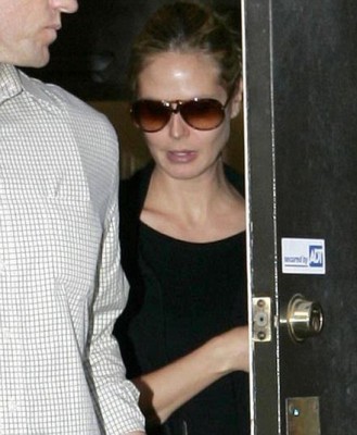 NON EXCLUSIVE - UK RIGHTS ONLY