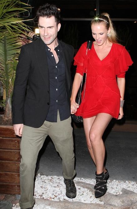 Adam+Levine+Anne+Vyalitsyna Adam+Levine+Anne+Vyalitsyna