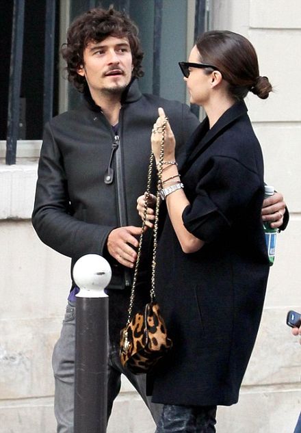 orlando bloom wife breastfeeding. Orlando Bloom puts protective