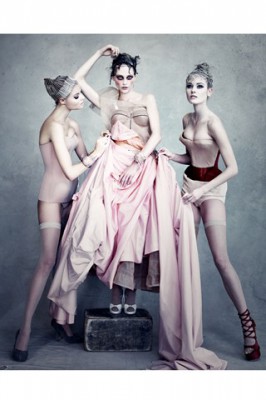 PDemarchelier4_V_26oct11_PatrickDemarchelier_320x480