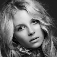 Kate Moss’s sister Lottie makes modeling debut