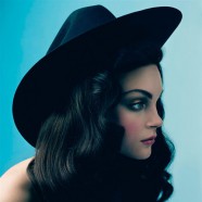 Jessica Stam turns to dark hair