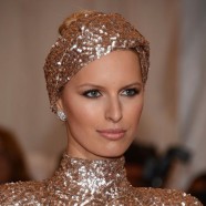 Glamorous supermodels parade at the Met red carpet