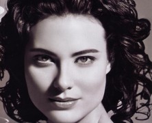90s Model Shalom Harlow returns to the runway and packs a punch