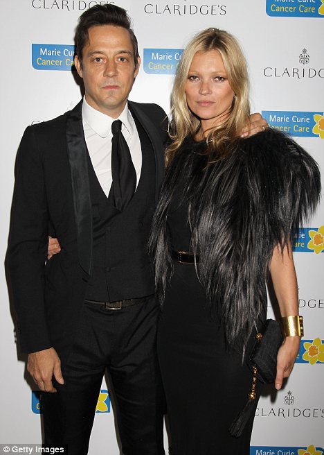 Claw-like toes stain Kate Moss’ outfit at charity event!