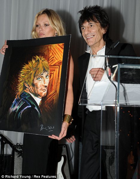 article-0-131BC8DB000005DC-291_468x598