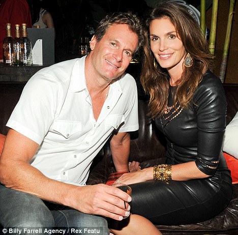 Cindy Crawford sizzling in tight leather!