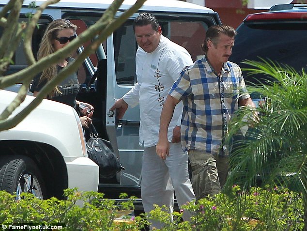 Sean Penn and Petra Nemcova are giving their relationship another go