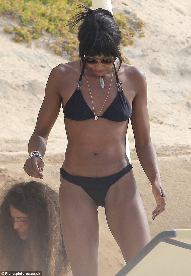 article-2157545-138B060A000005DC-614_634x916