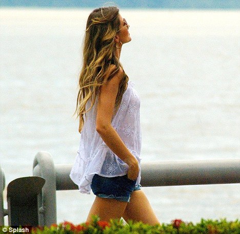 Gisele Bundchen plays “hide-and-seek” with baby bump