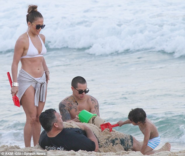 Jennifer Lopez hits the beach with her twins
