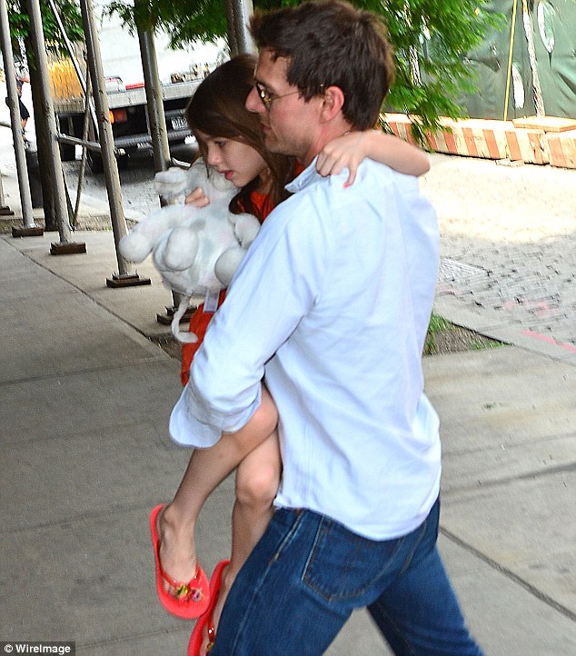 Tom Cruise reunites with daughter Suri