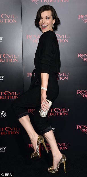 Milla Jovovich attends premiere of “Resident Evil” in casual style
