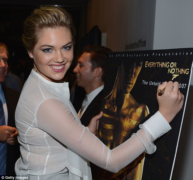 Kate Upton chooses conservative look for the premiere of 007