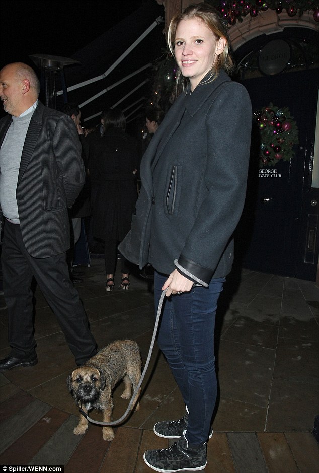 article-2236190-1624062E000005DC-767_634x939