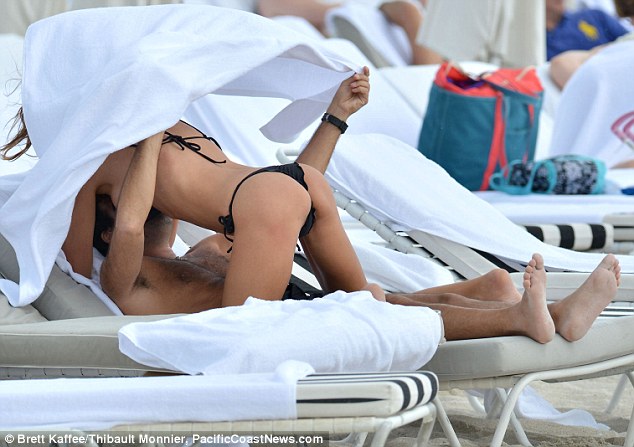 article-0-16A901FC000005DC-292_634x447