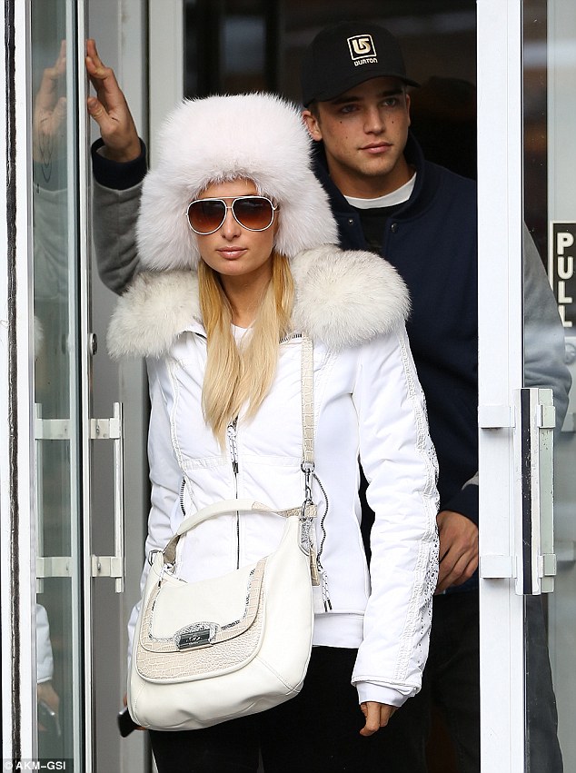 article-2251110-1696BAF9000005DC-478_634x851