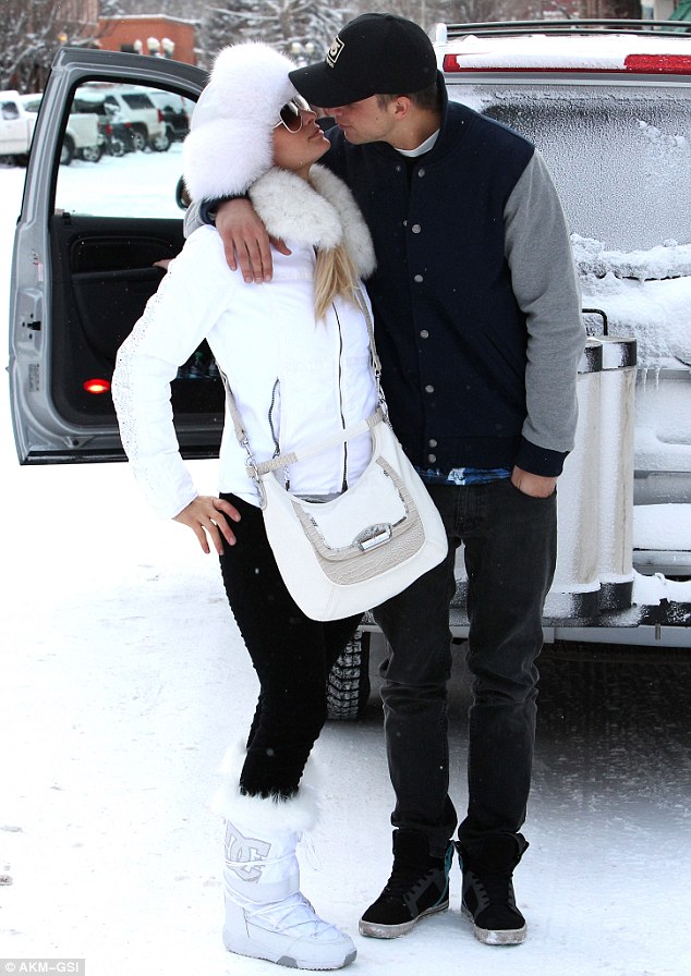 article-2251110-16980BD2000005DC-628_634x896