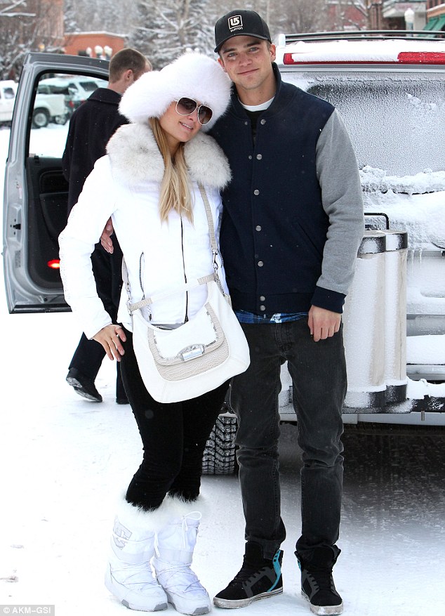 article-2251110-16980C8B000005DC-930_634x877