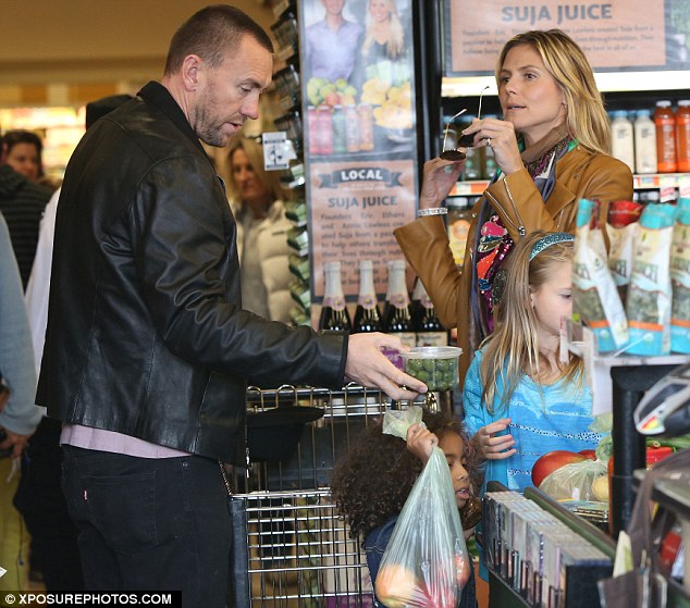 article-2255029-16B2773A000005DC-353_634x559