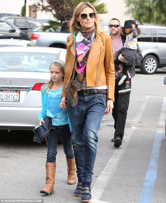 article-2255029-16B27744000005DC-539_634x774