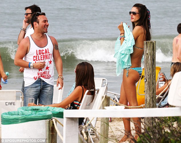 article-2257270-16C0DC8D000005DC-622_634x502