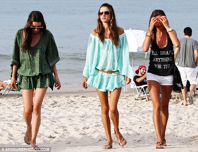 article-2257270-16C0DF4C000005DC-40_634x487