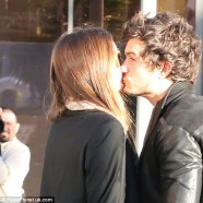 Miranda and Orlando make it clear with a kiss