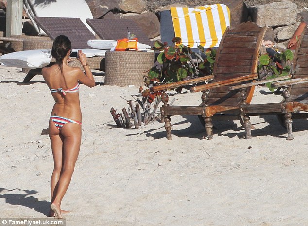 article-2271252-17445618000005DC-980_634x466