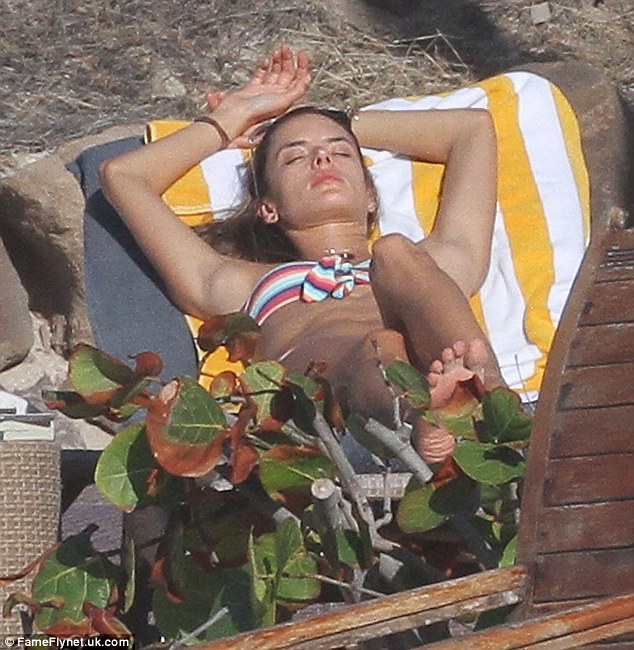 article-2271252-17445628000005DC-764_634x650