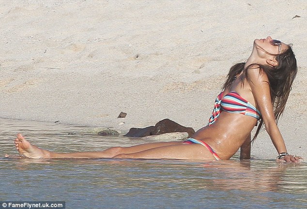 article-2271252-1744578A000005DC-15_634x432