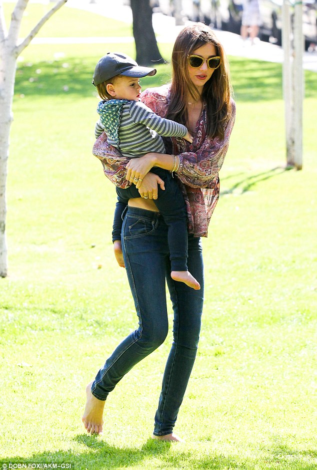 article-0-17A57C13000005DC-93_634x938