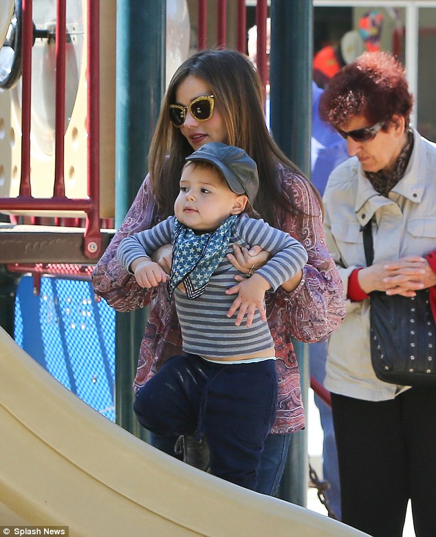 article-2280283-17A5D1A1000005DC-602_634x780