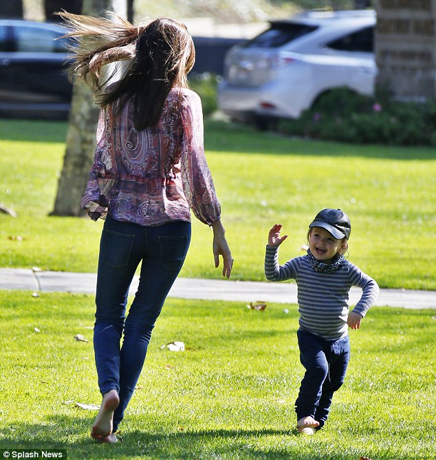 article-2280283-17A61644000005DC-833_634x670