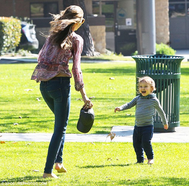 article-2280283-17A61AFC000005DC-995_634x625