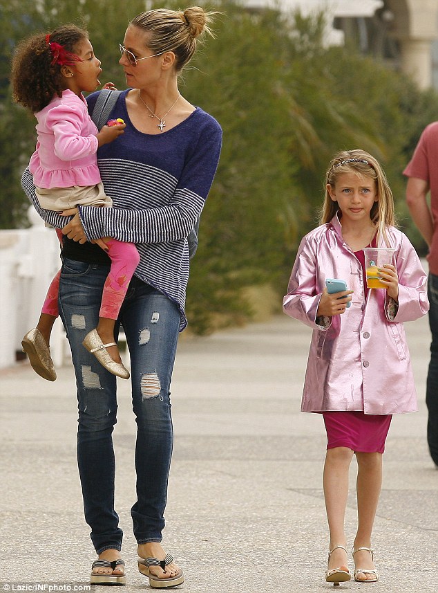 article-0-18B89F0C000005DC-183_634x857