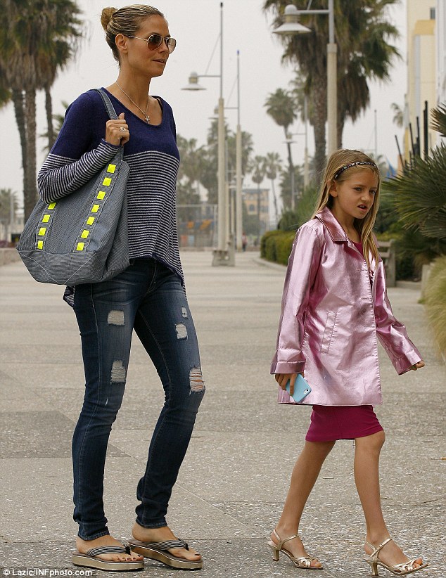 article-0-18B8A037000005DC-53_634x822