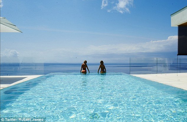 Victoria’s Secret “angels” are at it again