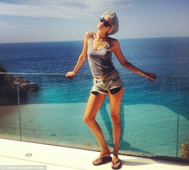 article-2291024-188C87A5000005DC-819_634x568