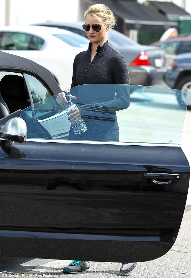 article-2295571-18C3984C000005DC-552_634x922