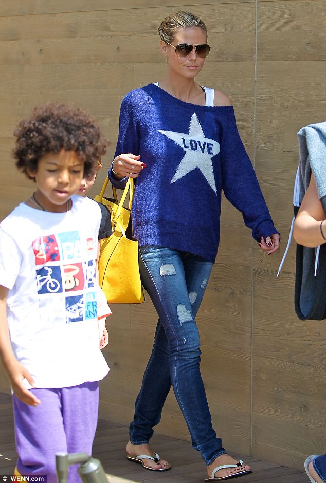 article-2298201-18E1A31F000005DC-583_634x940