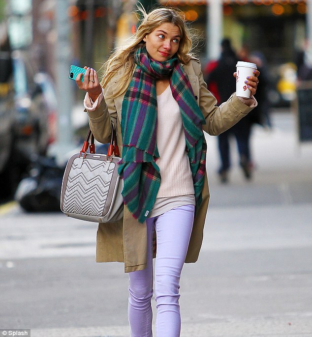 article-2299625-18F0FD7B000005DC-305_634x686