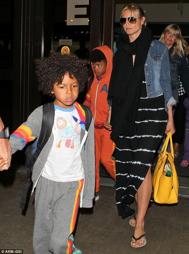 article-0-190A884E000005DC-488_634x851