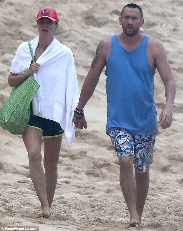 article-2302500-18ECDFB5000005DC-669_634x802