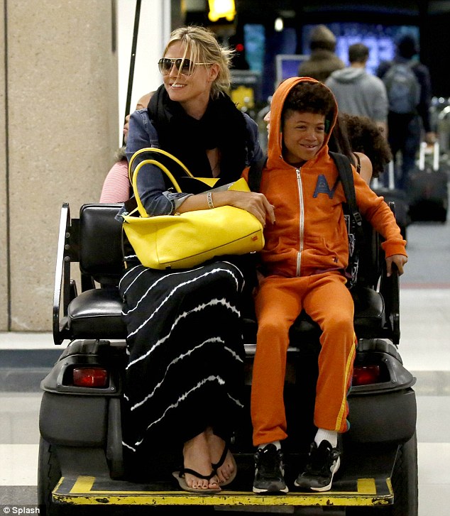 article-2302714-190AE377000005DC-411_634x727