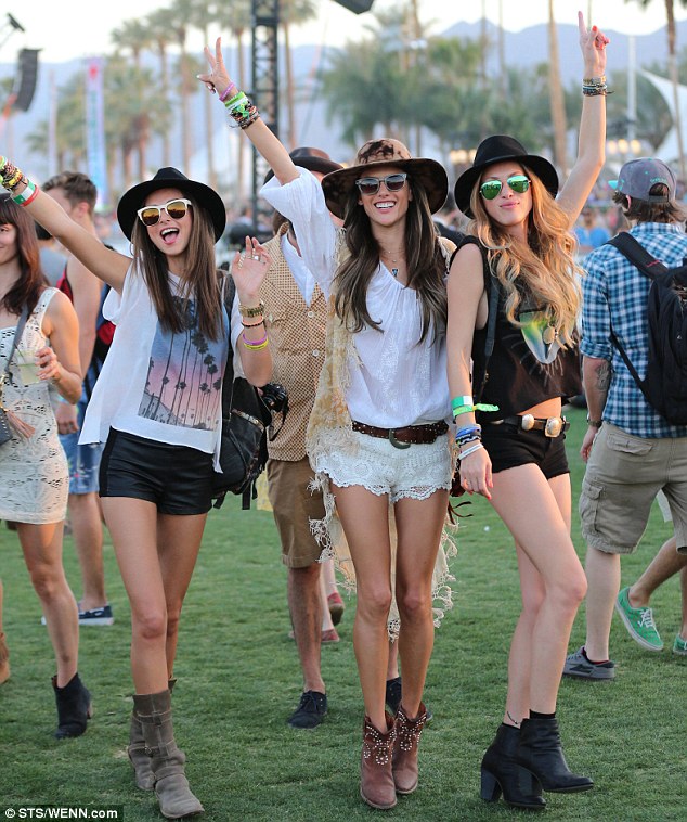 Alessandra Ambrosio drives up the temp in short shorts