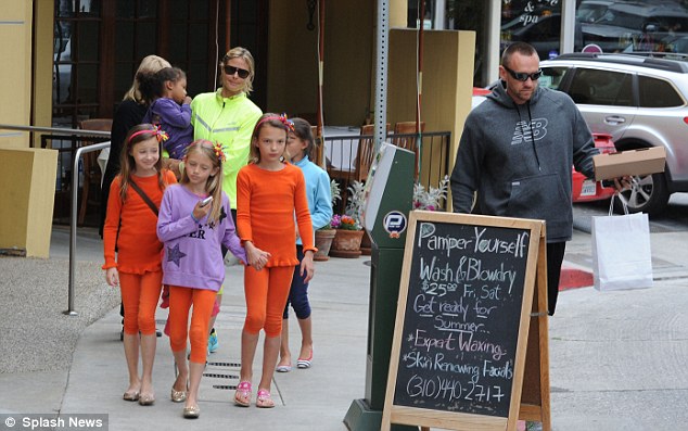 article-2309117-194B3986000005DC-372_634x397