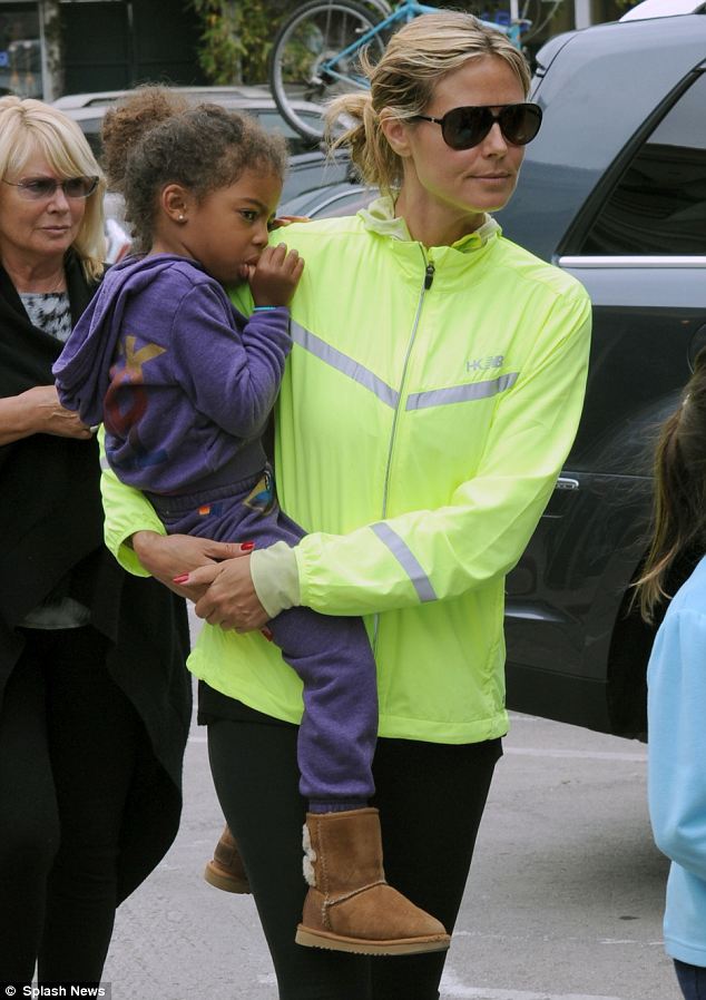 article-2309117-194B39DB000005DC-773_634x898