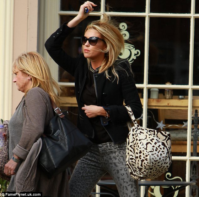 article-2309591-194FE755000005DC-40_634x630